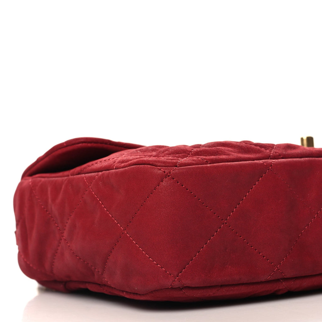 Iridescent Calfskin Large Chic Quilt Flap Red