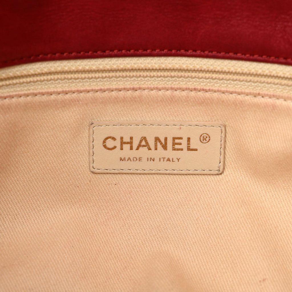 Iridescent Calfskin Large Chic Quilt Flap Red
