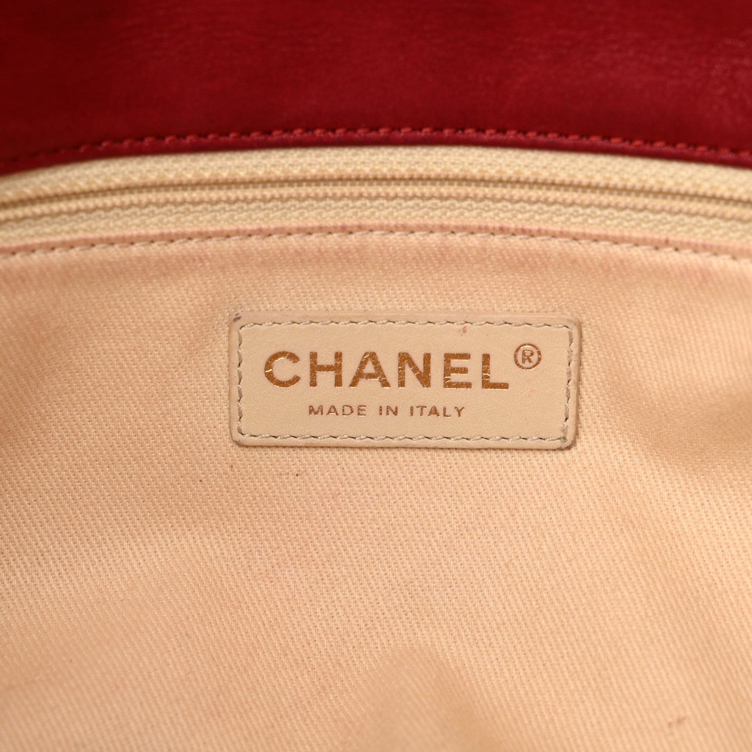 Iridescent Calfskin Large Chic Quilt Flap Red