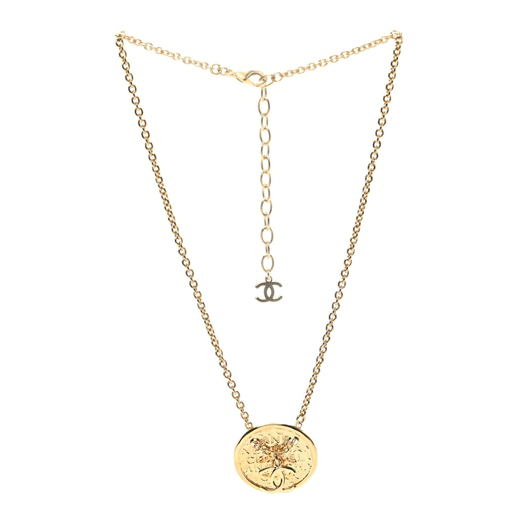 Metal CC Medallion Chain Necklace Gold