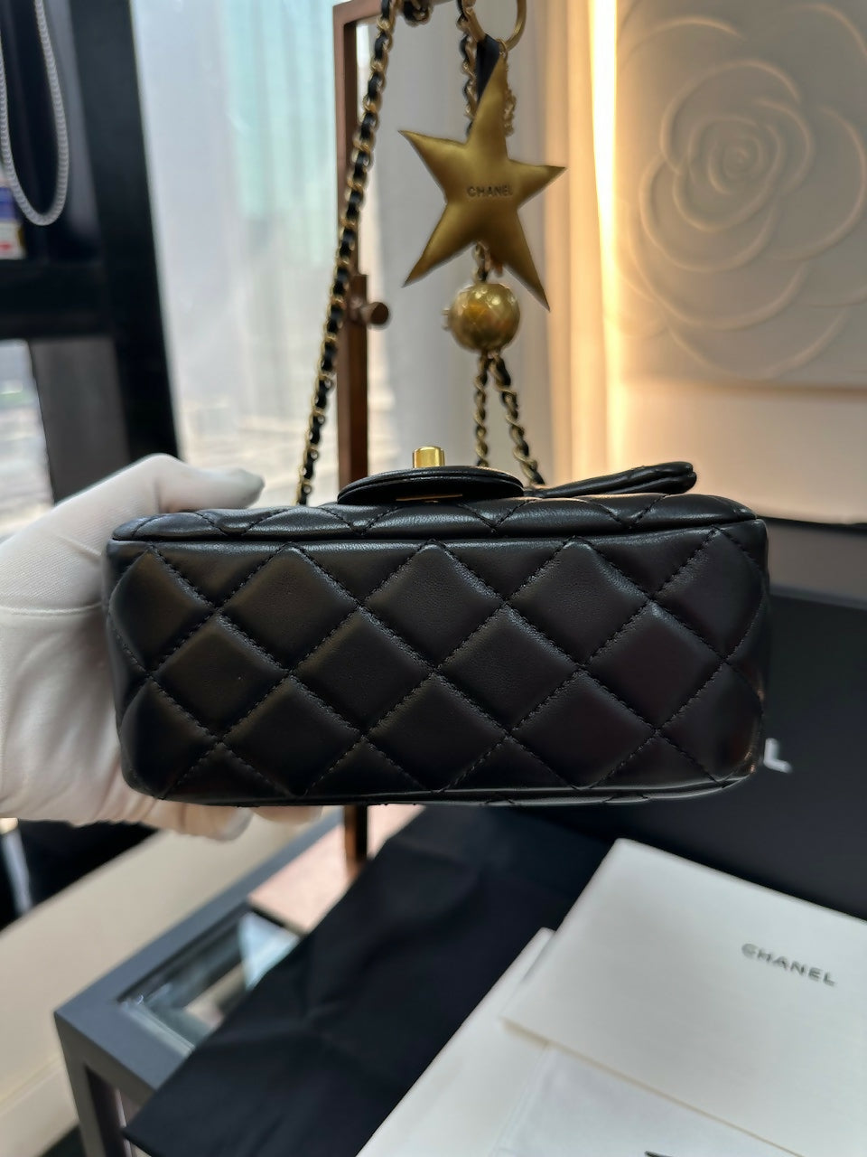 Chanel (21)Gold Ball Mini 17