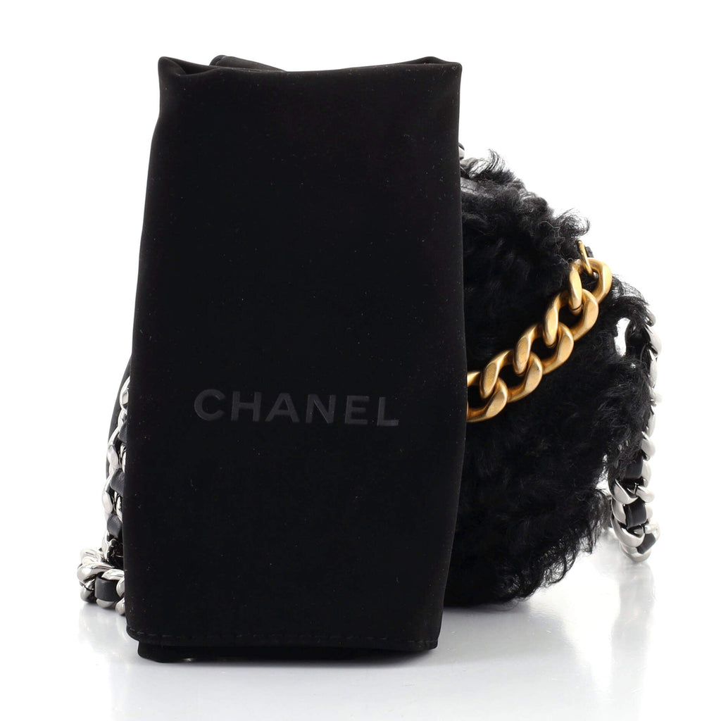 19 Round Clutch with Chain Quilted Shearling