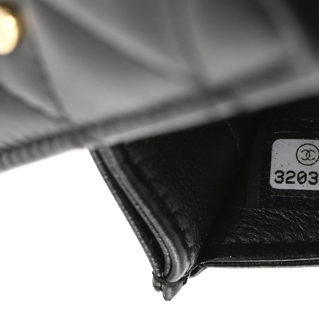 Lambskin Quilted Flap  Holder With Cuff Black