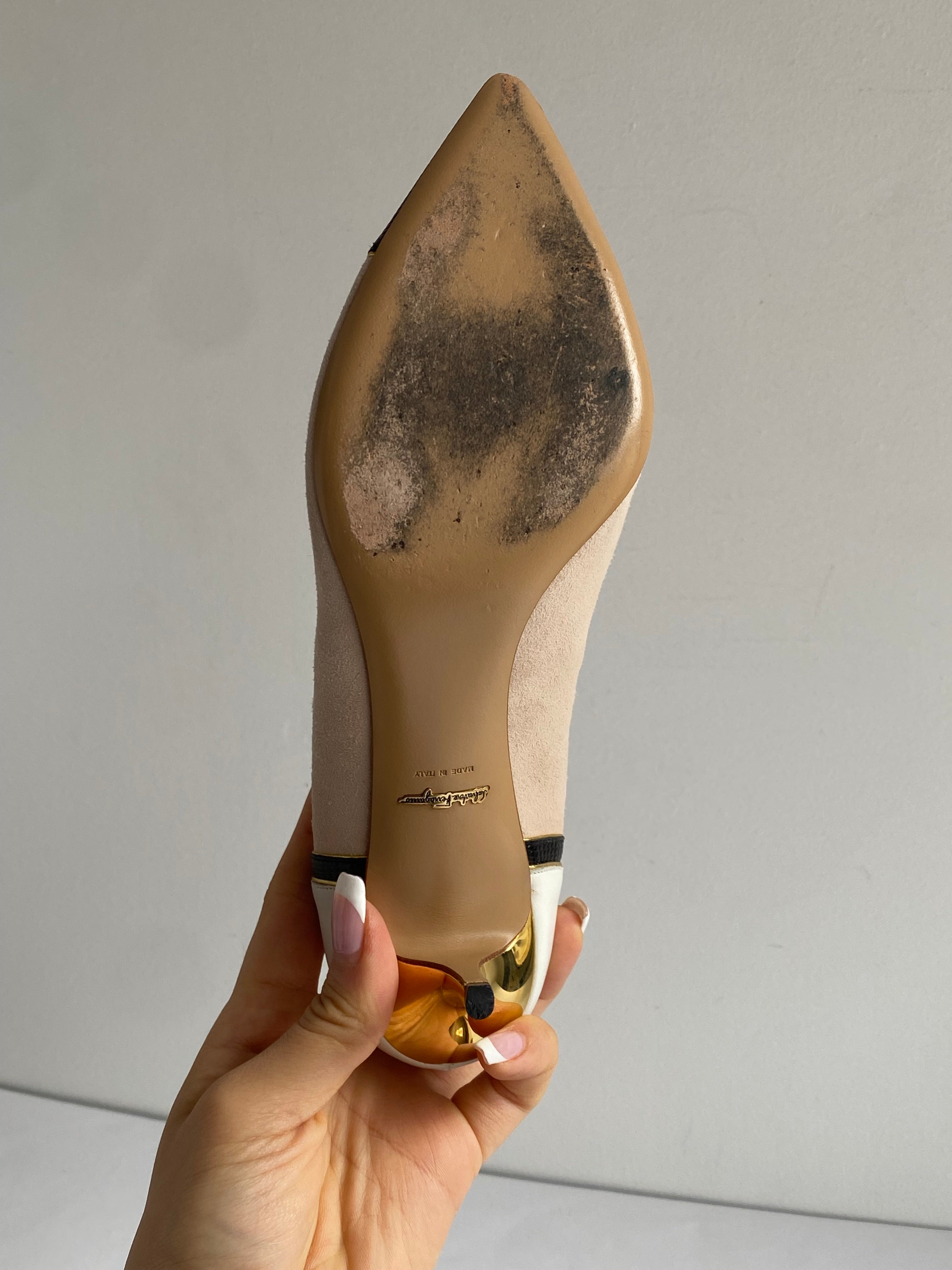 Ferragamo Beige Suede Pump - 9B