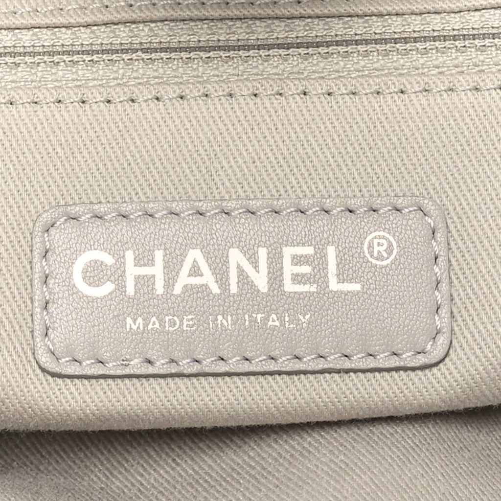 Iridescent Calfskin Quilted Small Sea Hit Tote Gris Clair