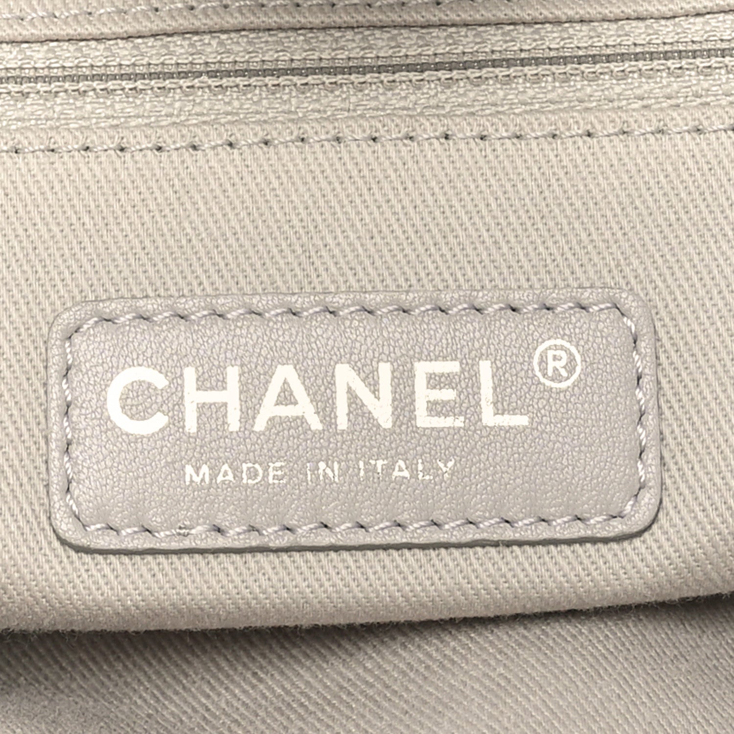 Iridescent Calfskin Quilted Small Sea Hit Tote Gris Clair