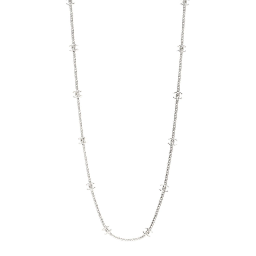 Metal CC Short Chain Necklace Silver