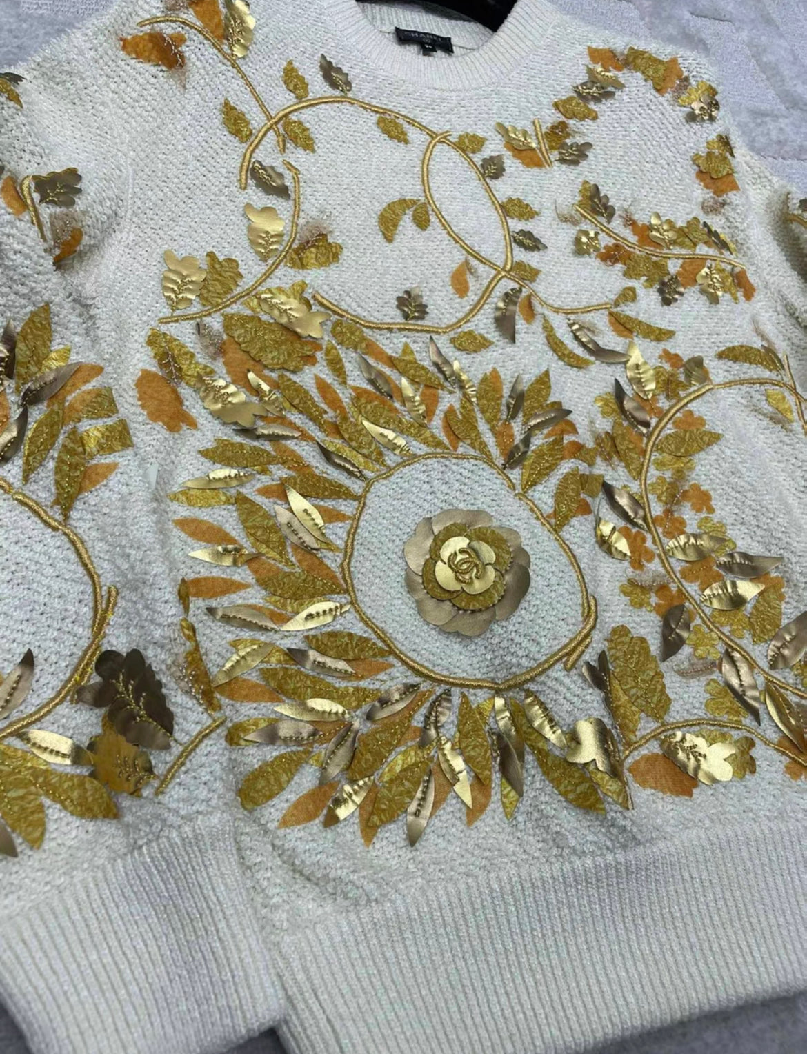 Chanel 18C Ecru/Gold pullover size 34