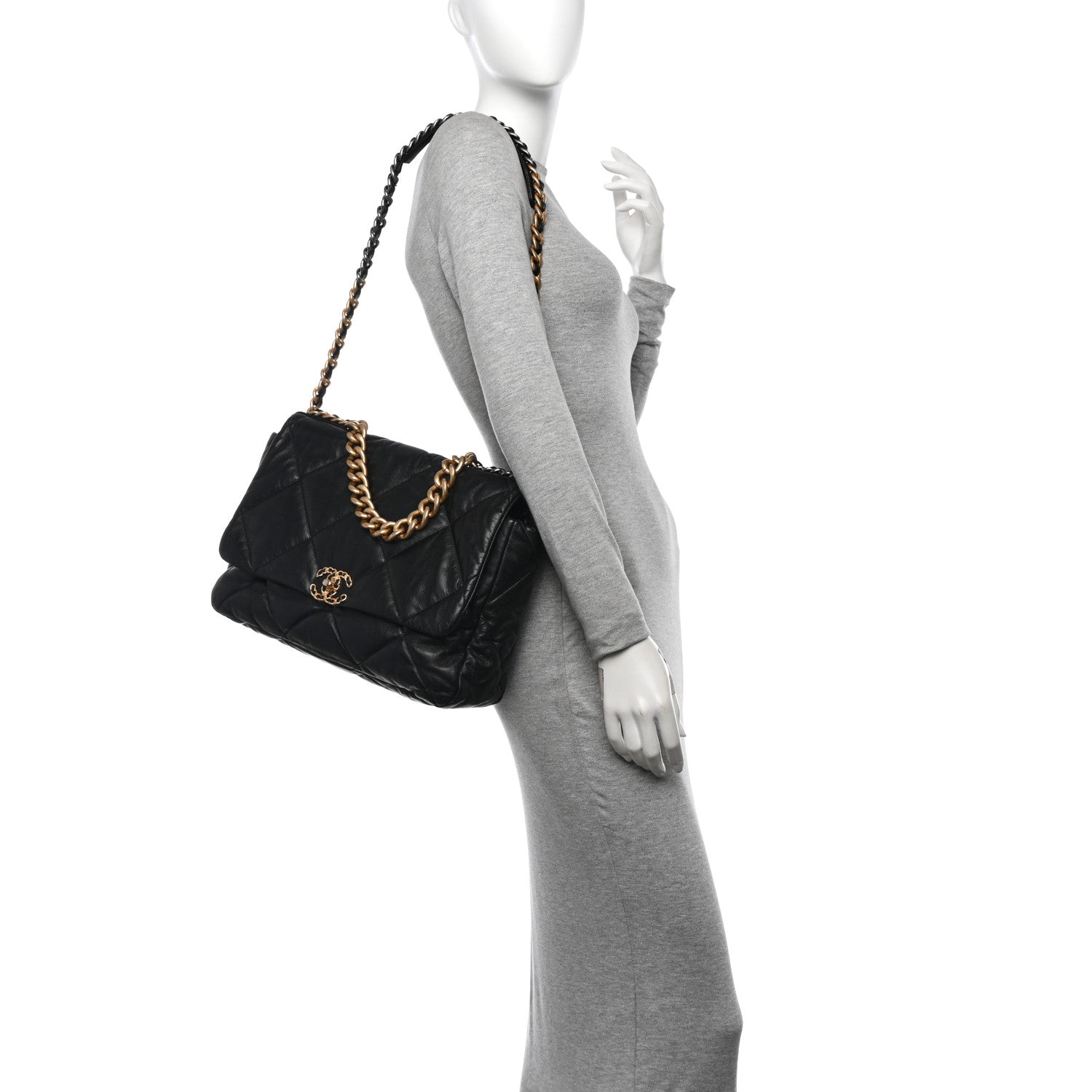 Lambskin Quilted Maxi Chanel 19 Flap Black