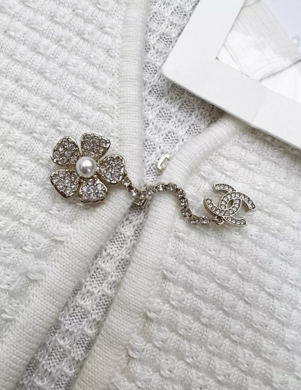 Chanel 25P white igan