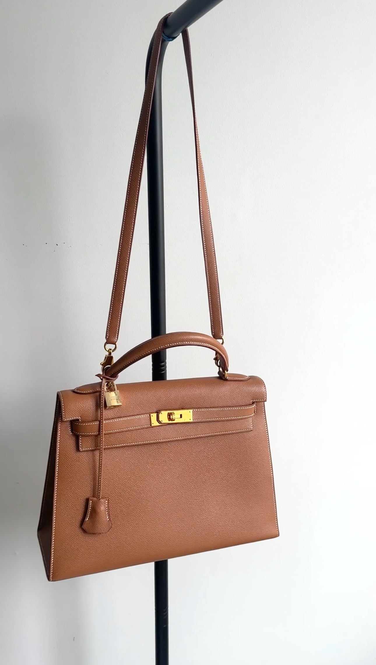 Hermes Vintage 1997 Kelly 32 Gold Courchevel Sellier Bag GHW