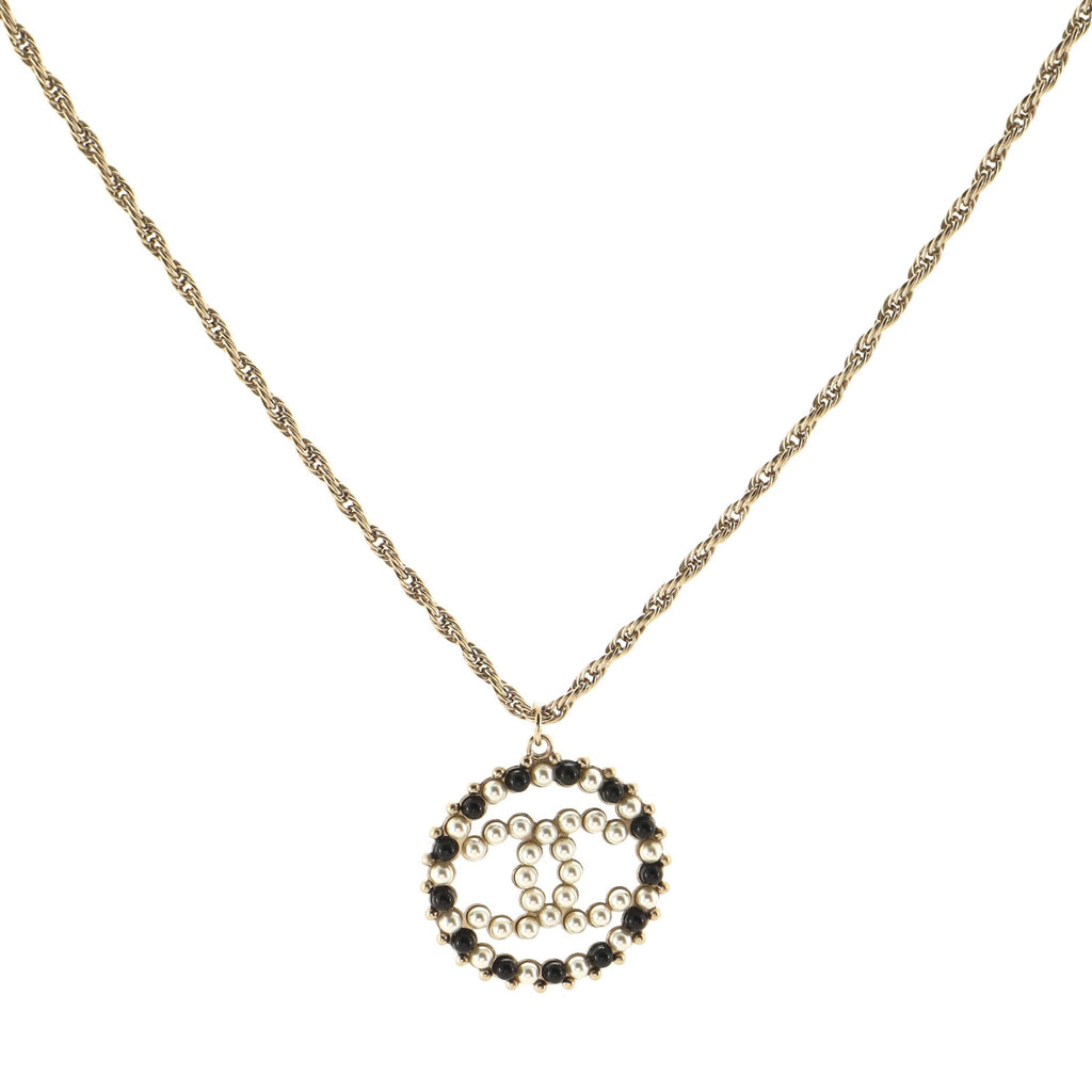 CC Round Pendant Necklace Metal with Faux Pearls and Beads