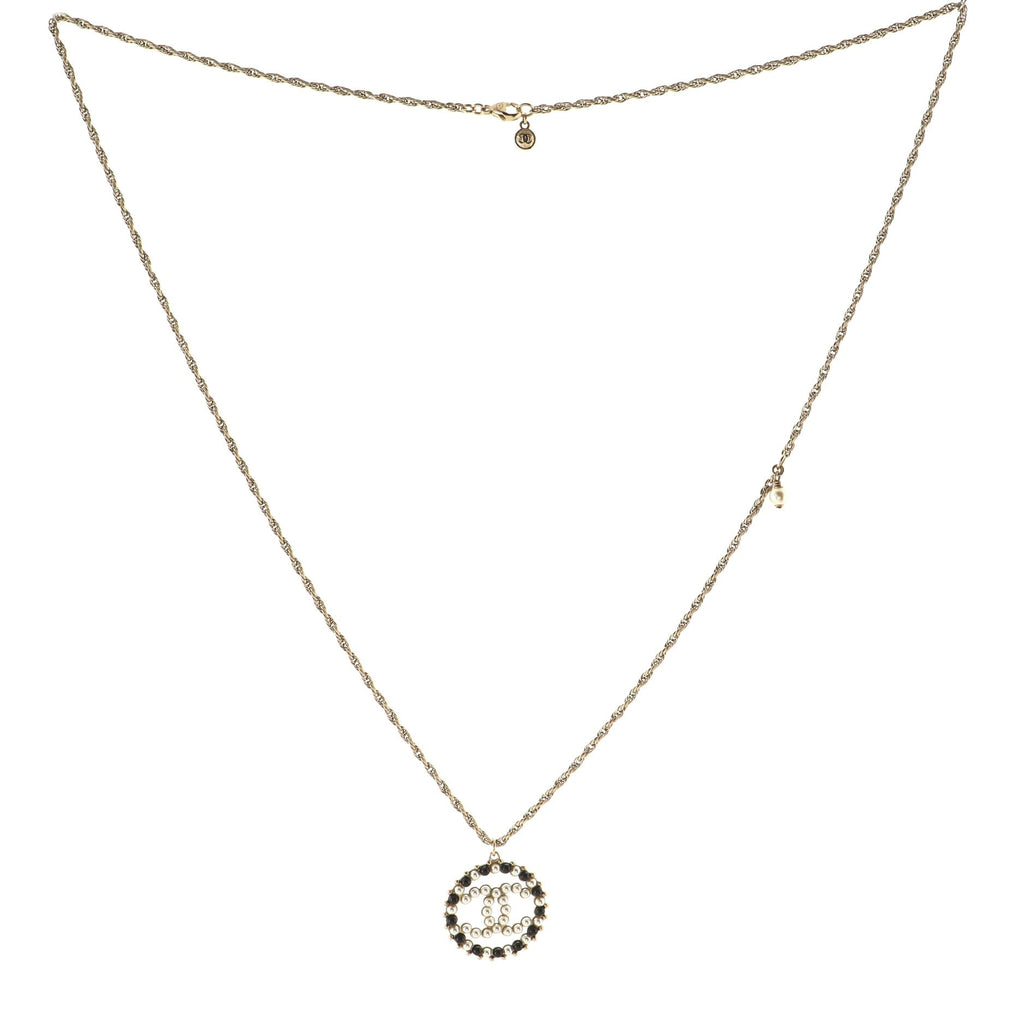 CC Round Pendant Necklace Metal with Faux Pearls and Beads