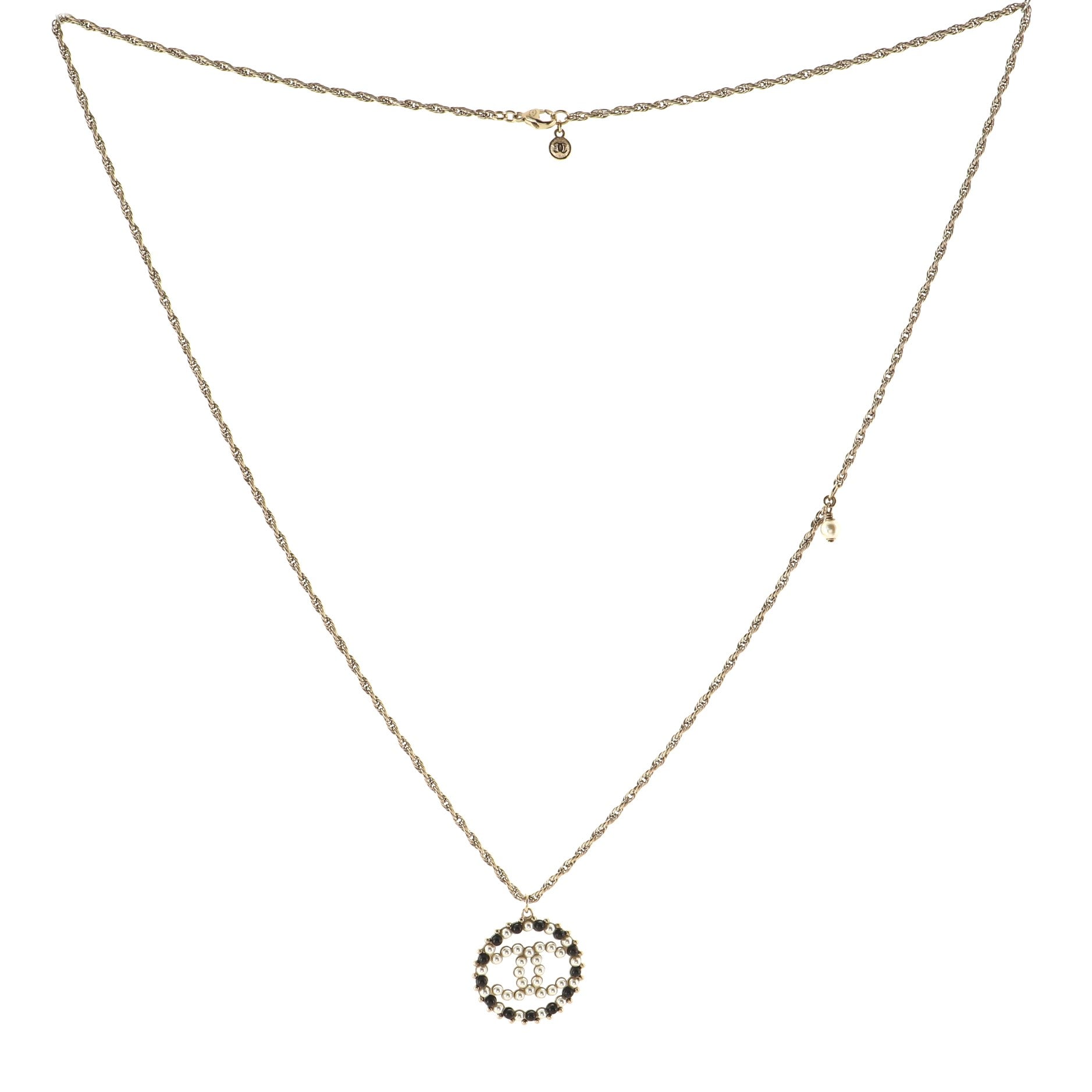 CC Round Pendant Necklace Metal with Faux Pearls and Beads