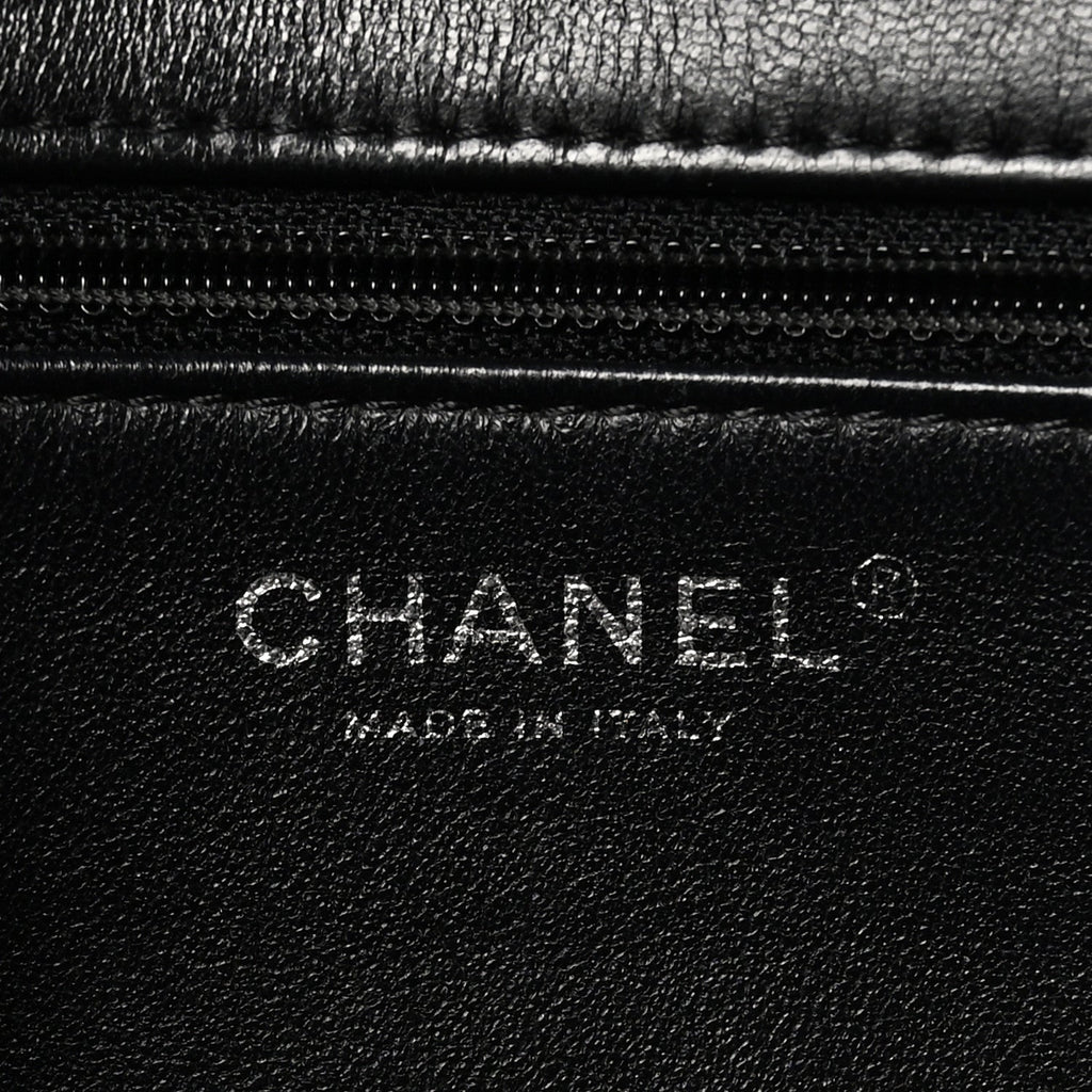 Lambskin Classic Twist Flap Black Burgundy