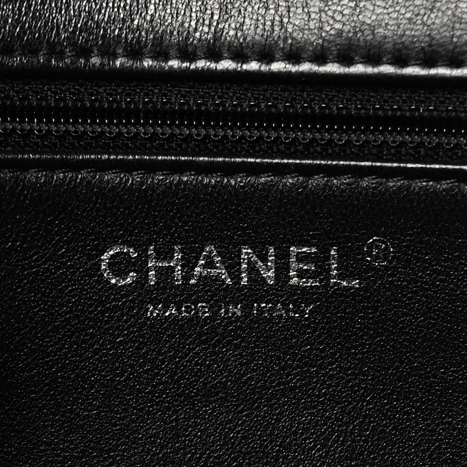 Lambskin Classic Twist Flap Black Burgundy