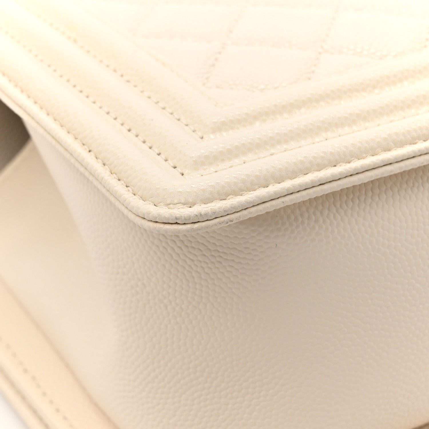 Caviar Quilted Medium Boy Flap Ivory