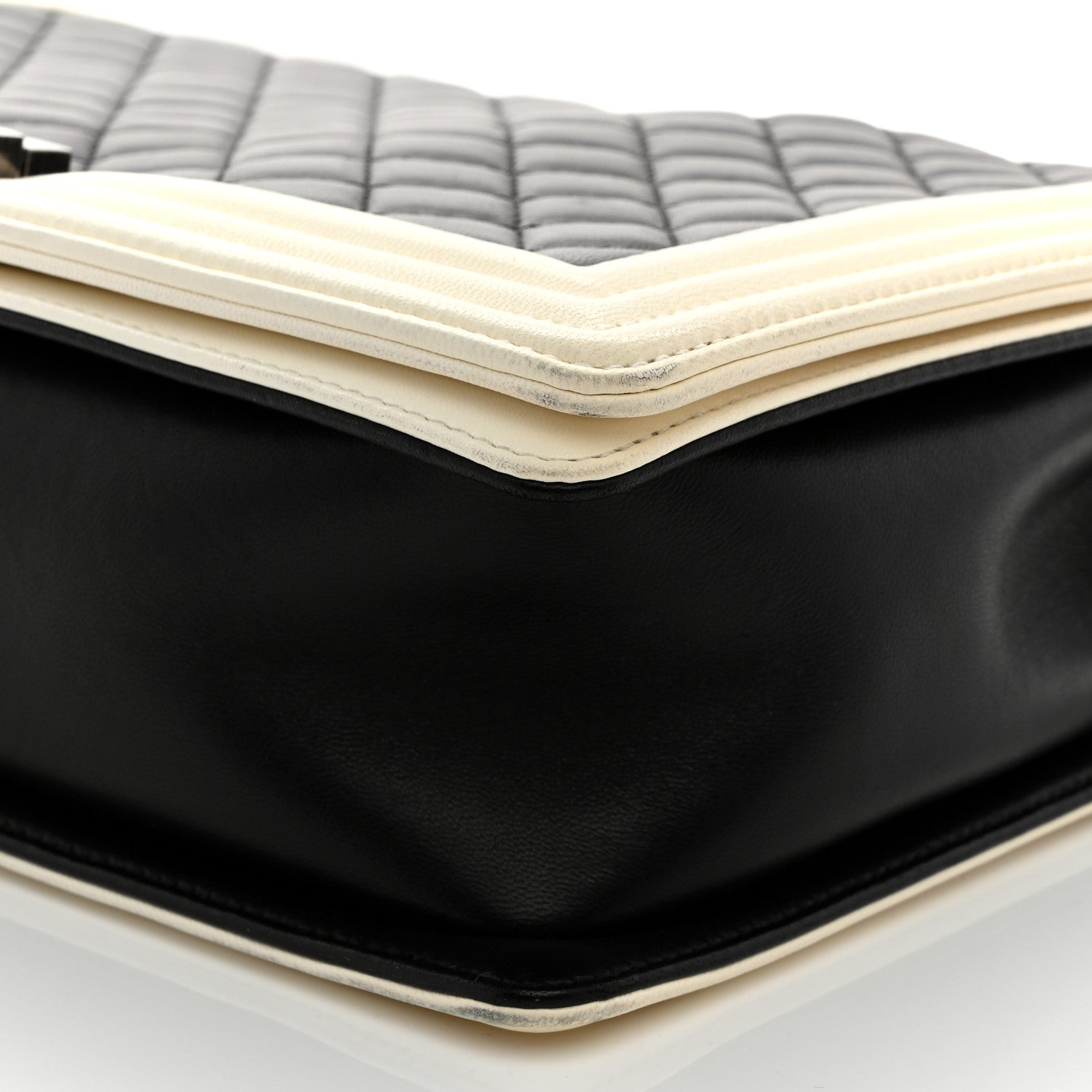 Lambskin Quilted Large Boy Flap Black White