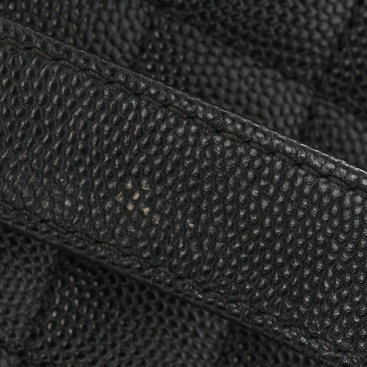 Caviar Quilted Medium Boy Flap Black