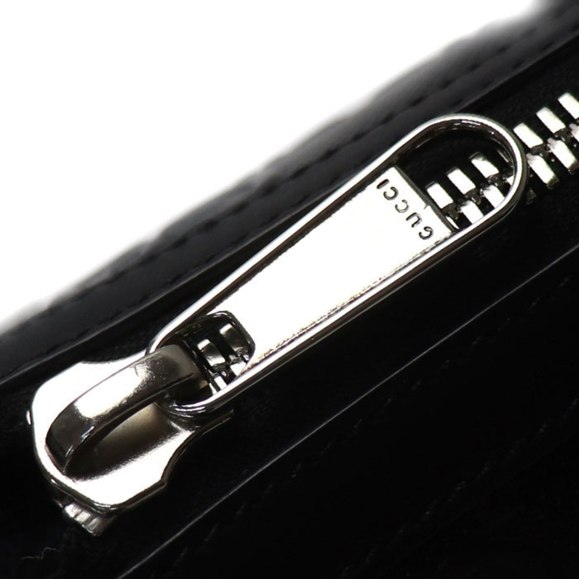 Gucci GG emboss�