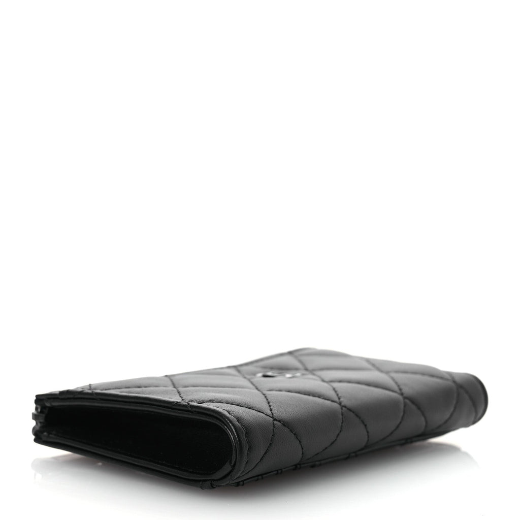 Pearly Lambskin Quilted Zip  Holder So Black