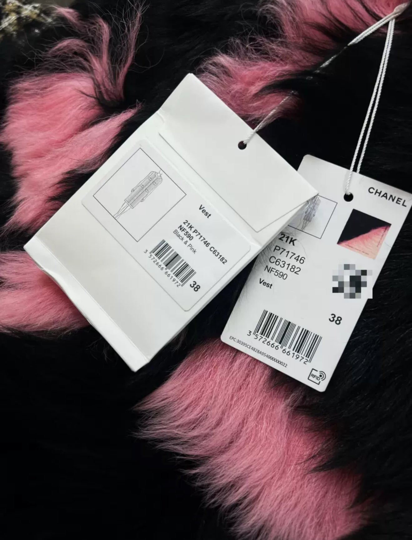 Chanel 21k black & pink fur vest size 38