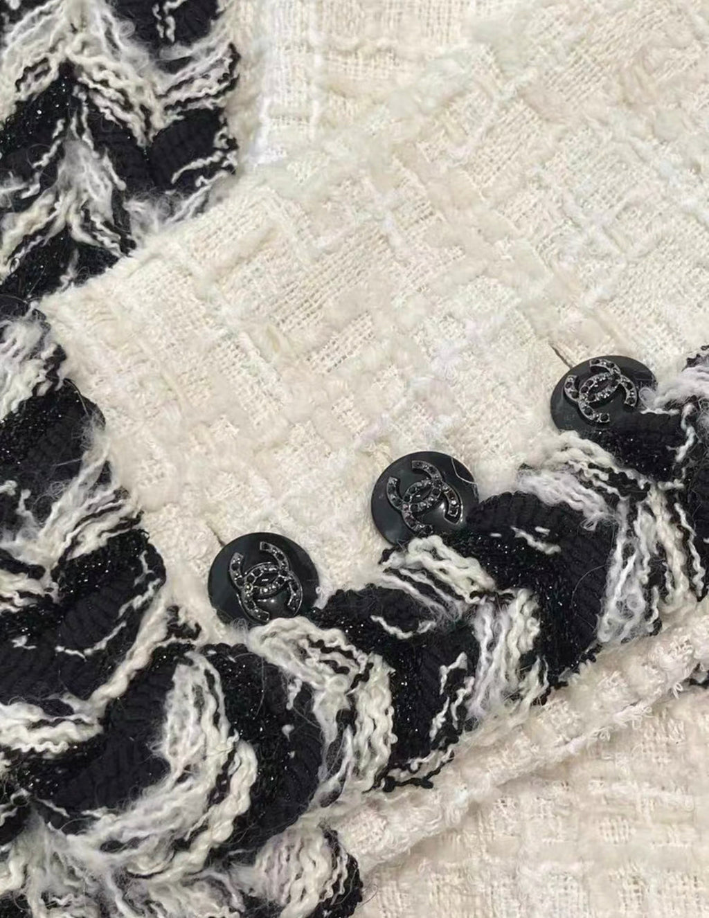 CHANEL 20B ECRU/ WHITE TWEED JACKET BRAIDED TRIM SIZE 38