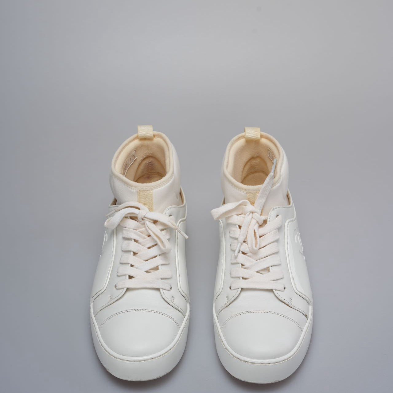 Chanel White Rubber and Leather CC Ankle Sneakers Size 37,5