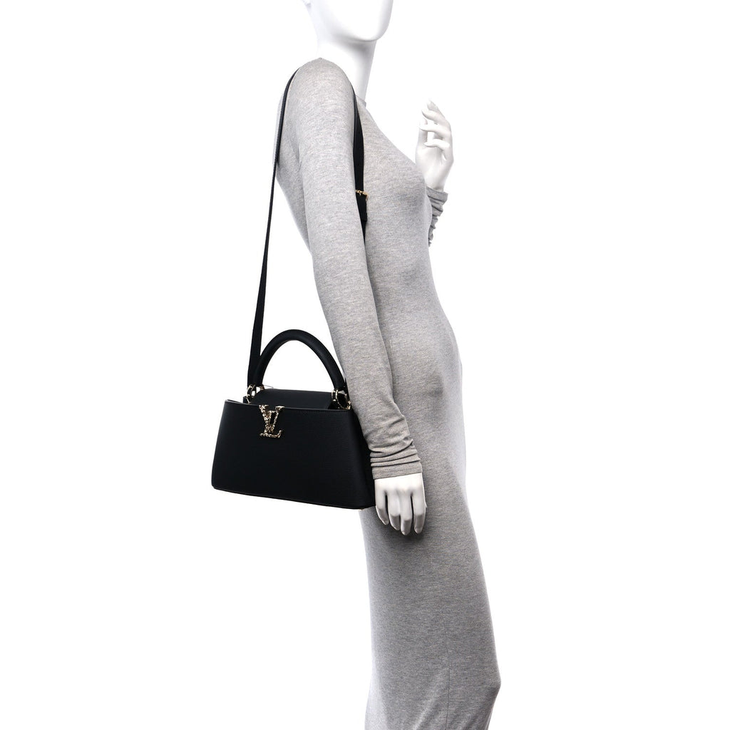 Taurillon LV Crush Capucines East West MM Black