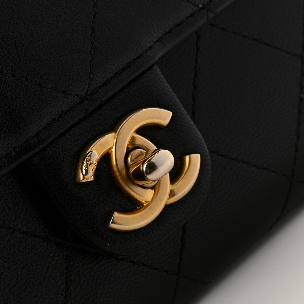 Goatskin Quilted Chic Pearls Clutch With Chain Black