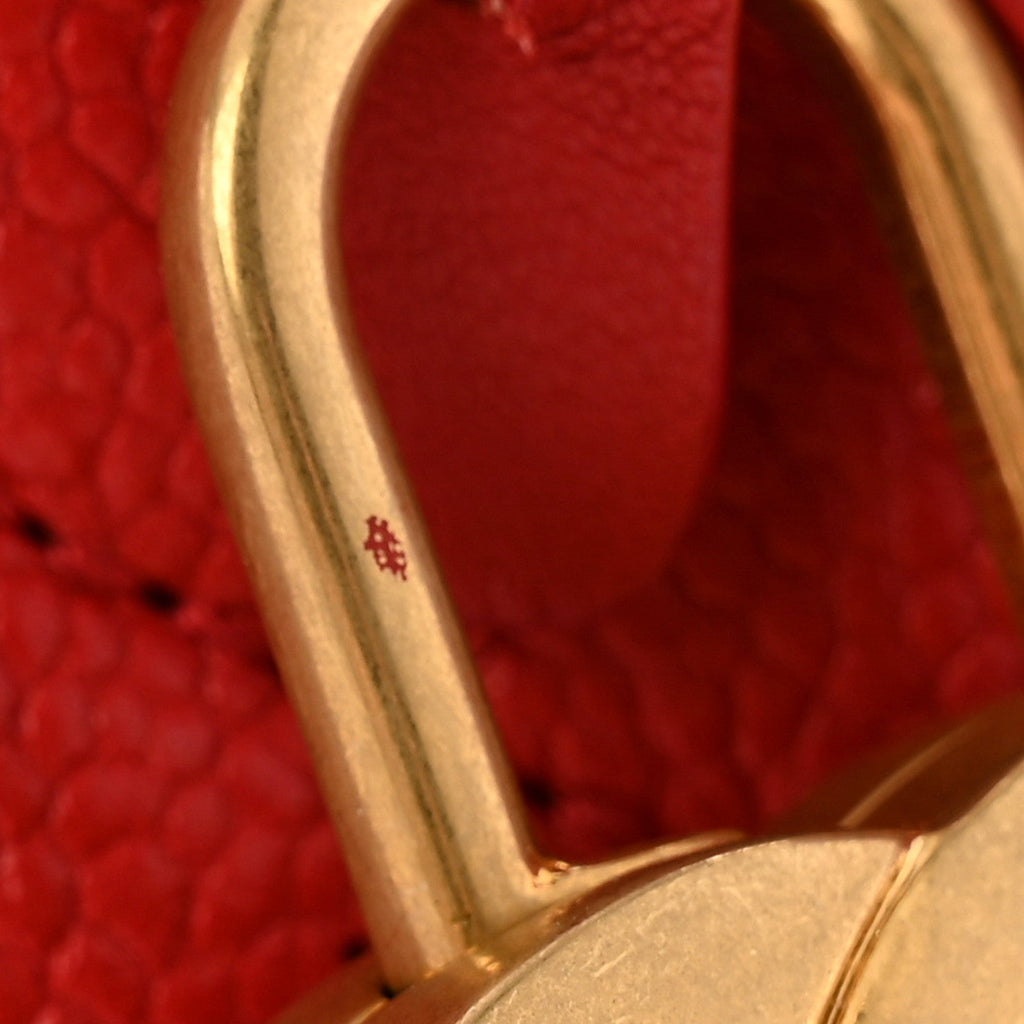 Caviar Quilted Medium CC Filigree Vanity Case Red