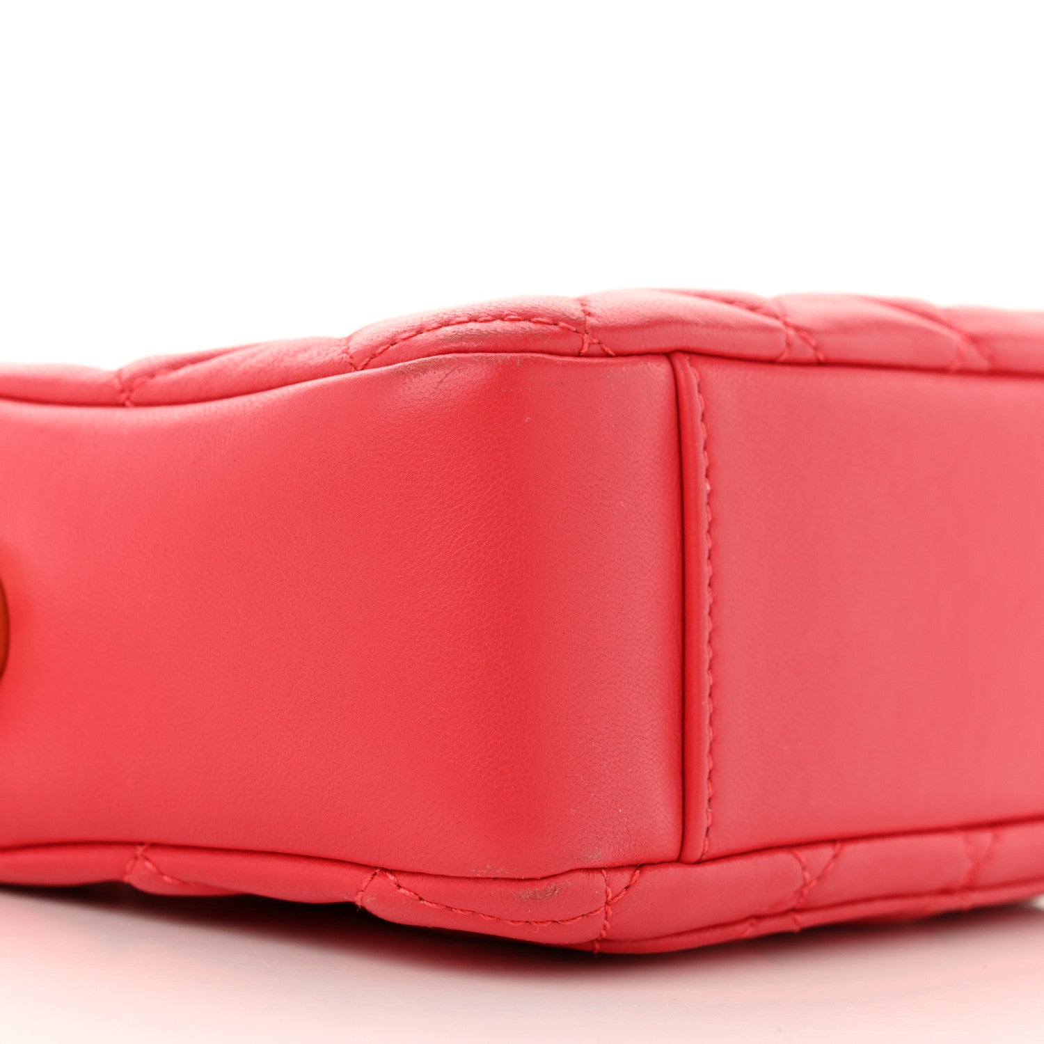 Lambskin Quilted CC Pearl Crush Camera Case Red