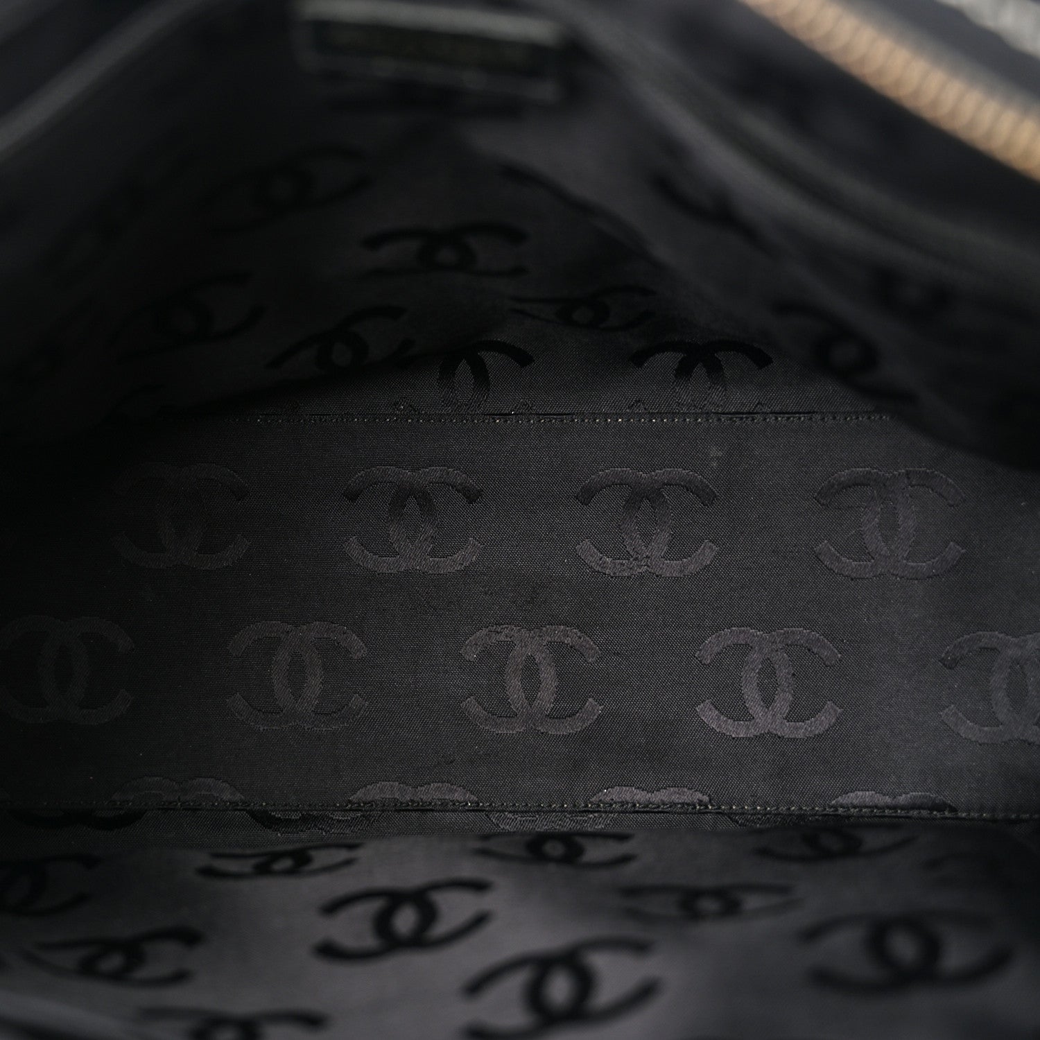 Calfskin Contrast Stitch Surpique Black