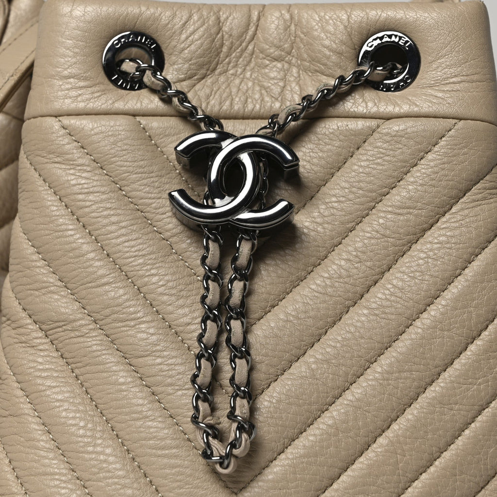 Deerskin Chevron Small CC Chain Bucket Bag Beige