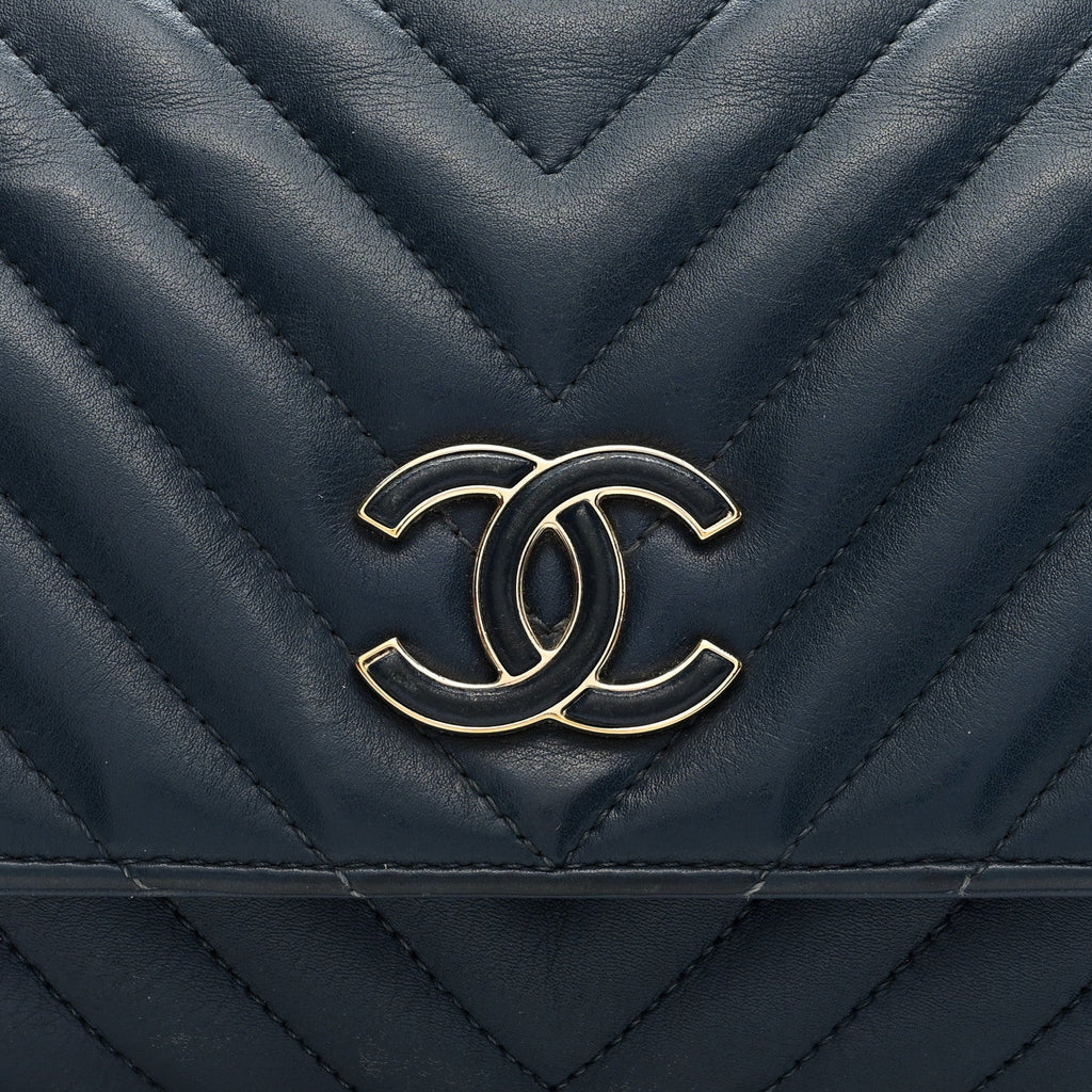 Calfskin Quilted Medium Daily Chevron Flap Navy Blue