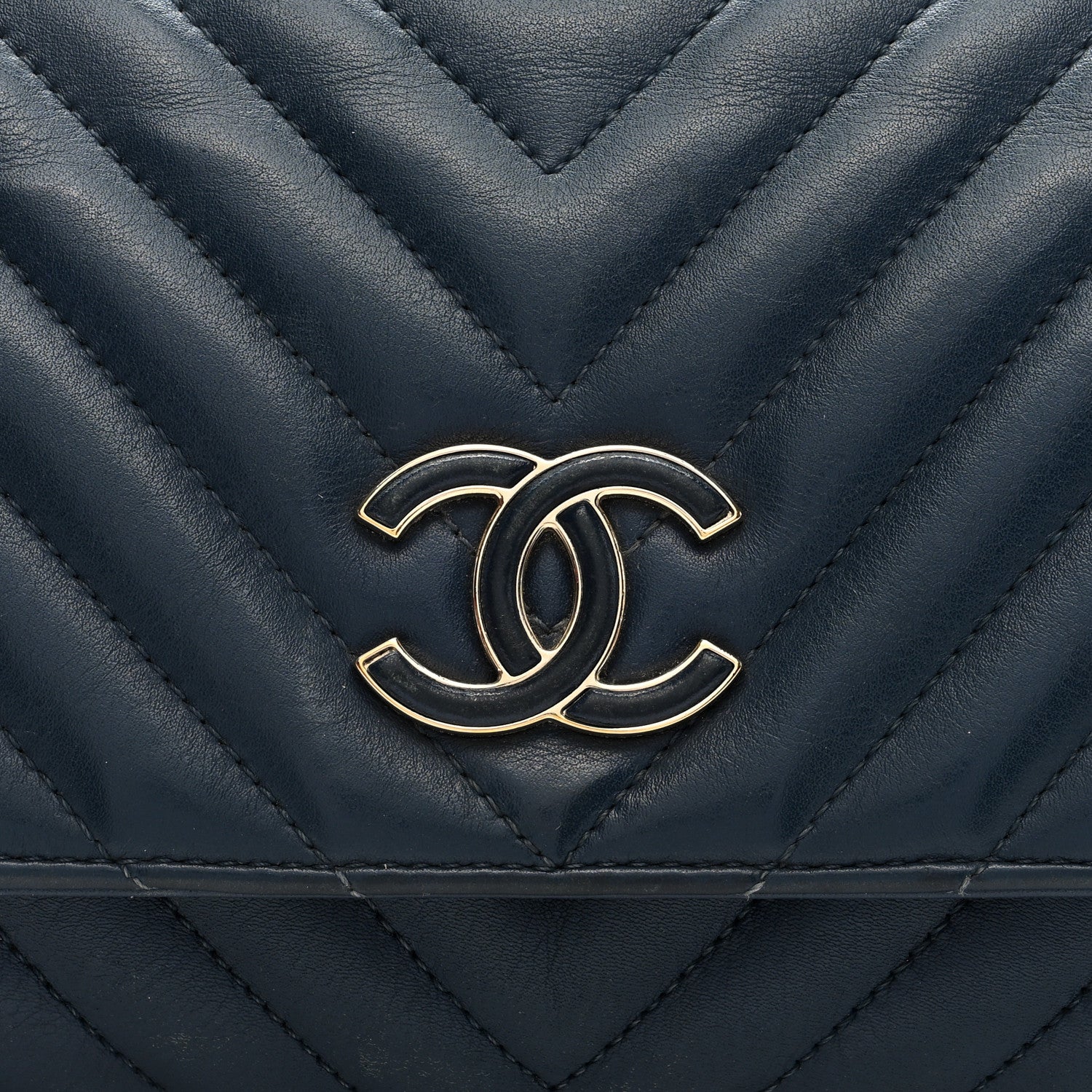 Calfskin Quilted Medium Daily Chevron Flap Navy Blue