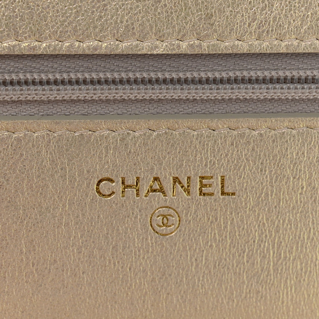 Iridescent Lambskin Quilted Wallet On Chain WOC Ivory