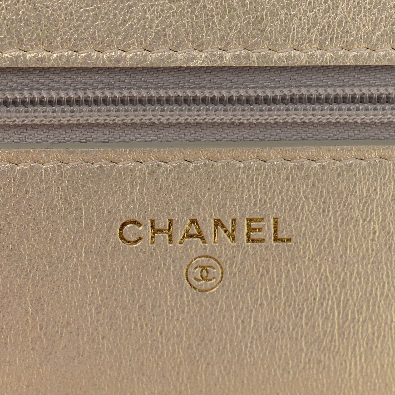 Iridescent Lambskin Quilted Wallet On Chain WOC Ivory