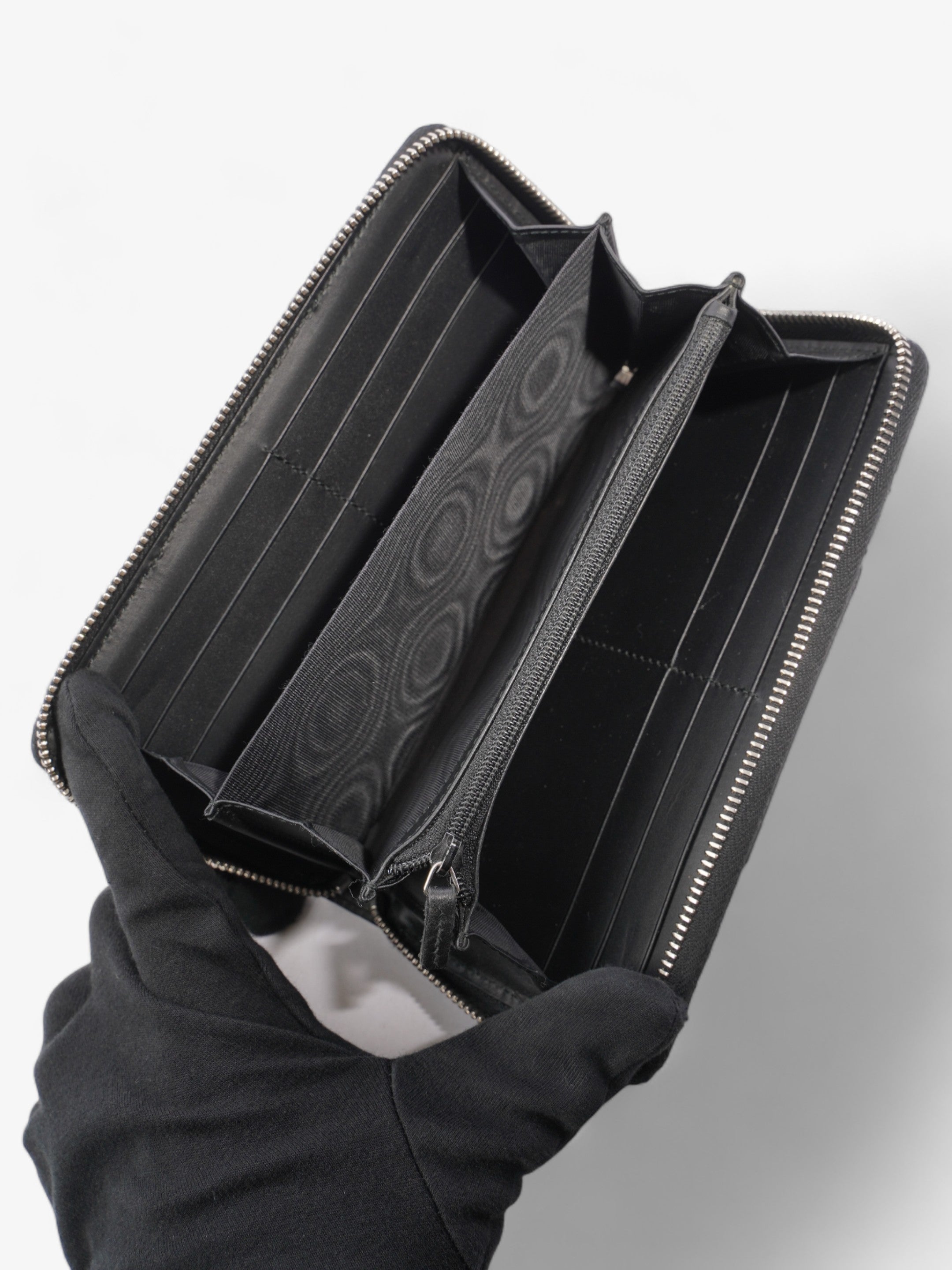 Gucci Zip Around GG Wallet Beige And Ebony GG Supreme / Black Coated Canvas