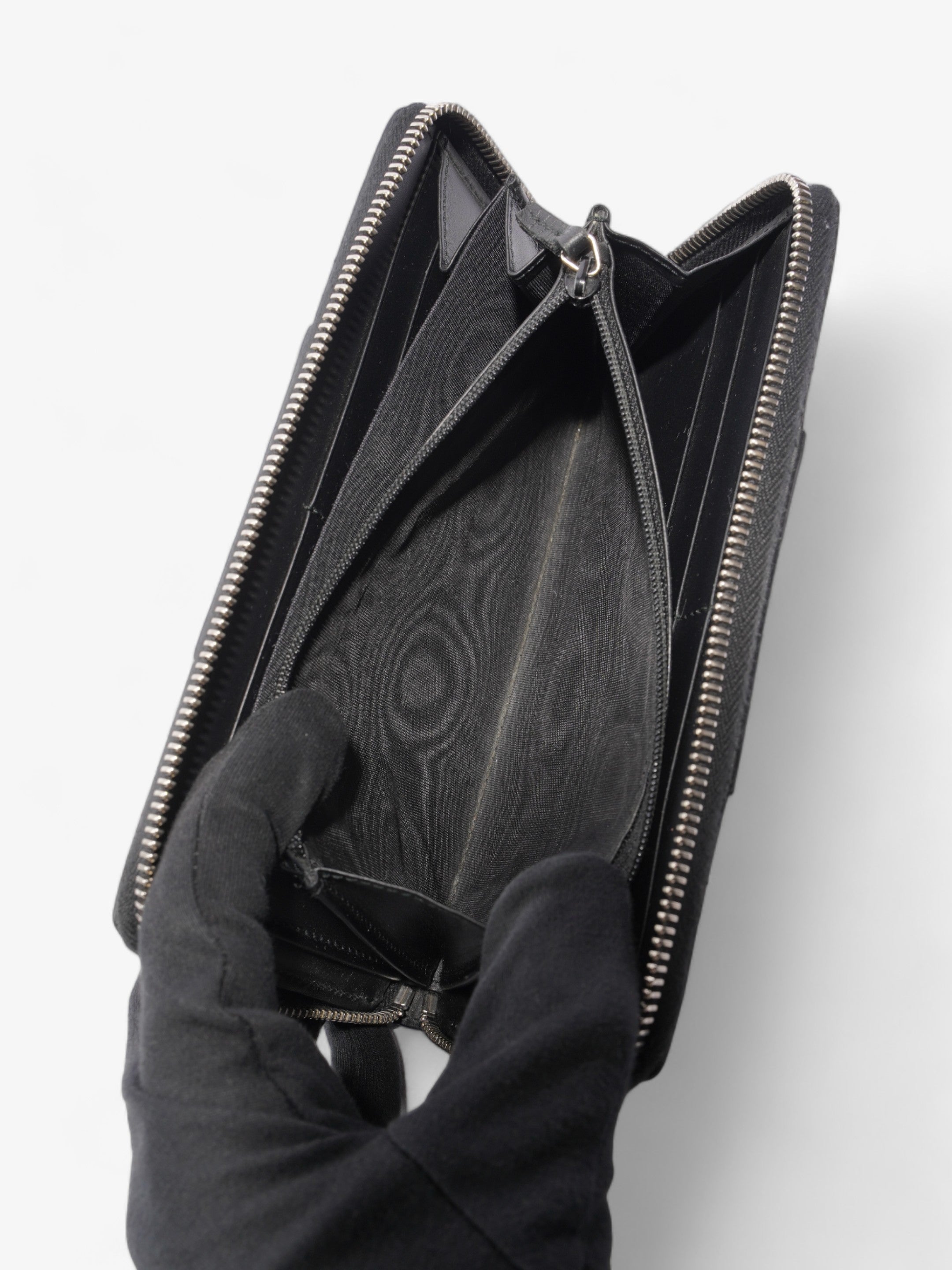 Gucci Zip Around GG Wallet Beige And Ebony GG Supreme / Black Coated Canvas