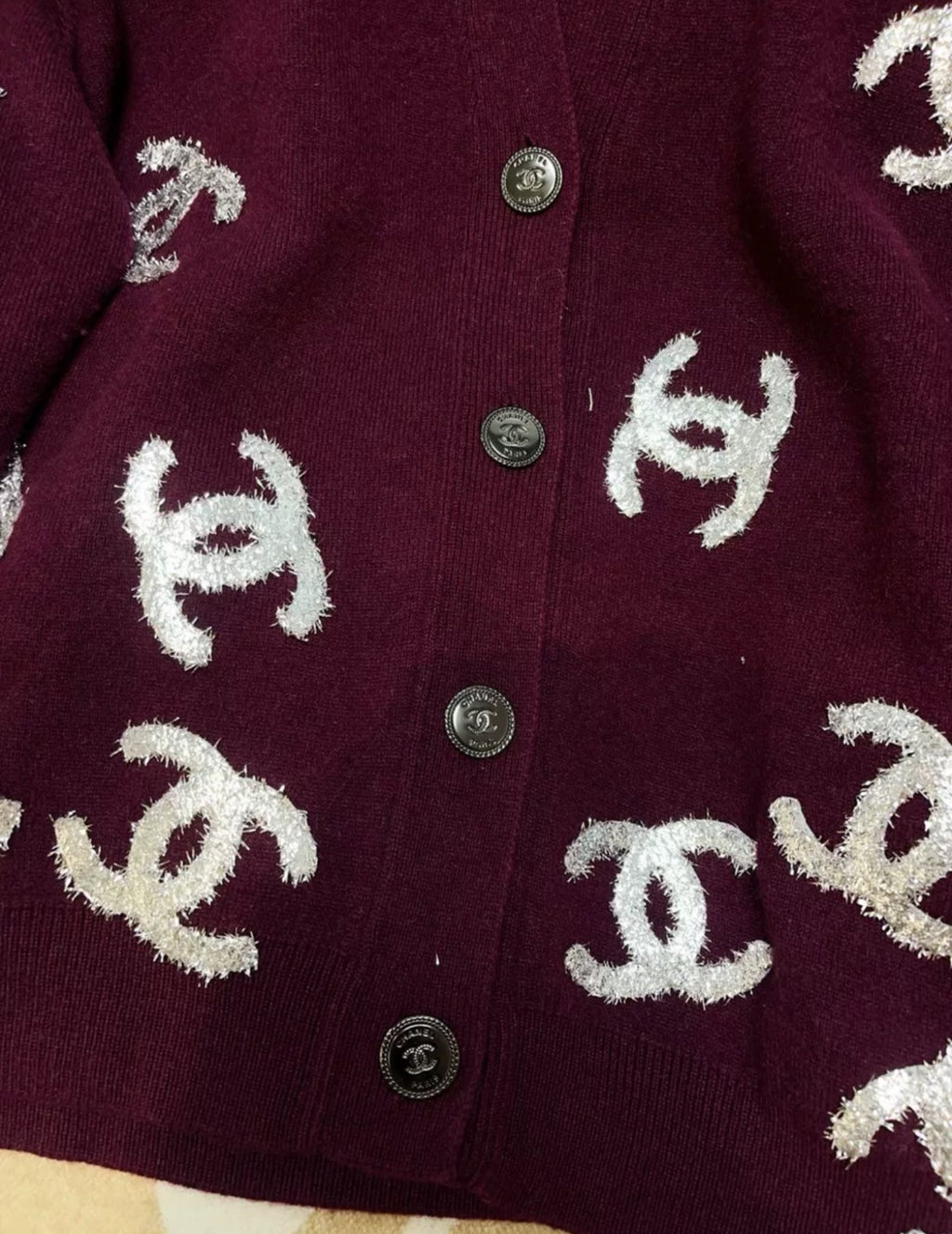 CHANEL 22A Bordeaux Cashmere igan