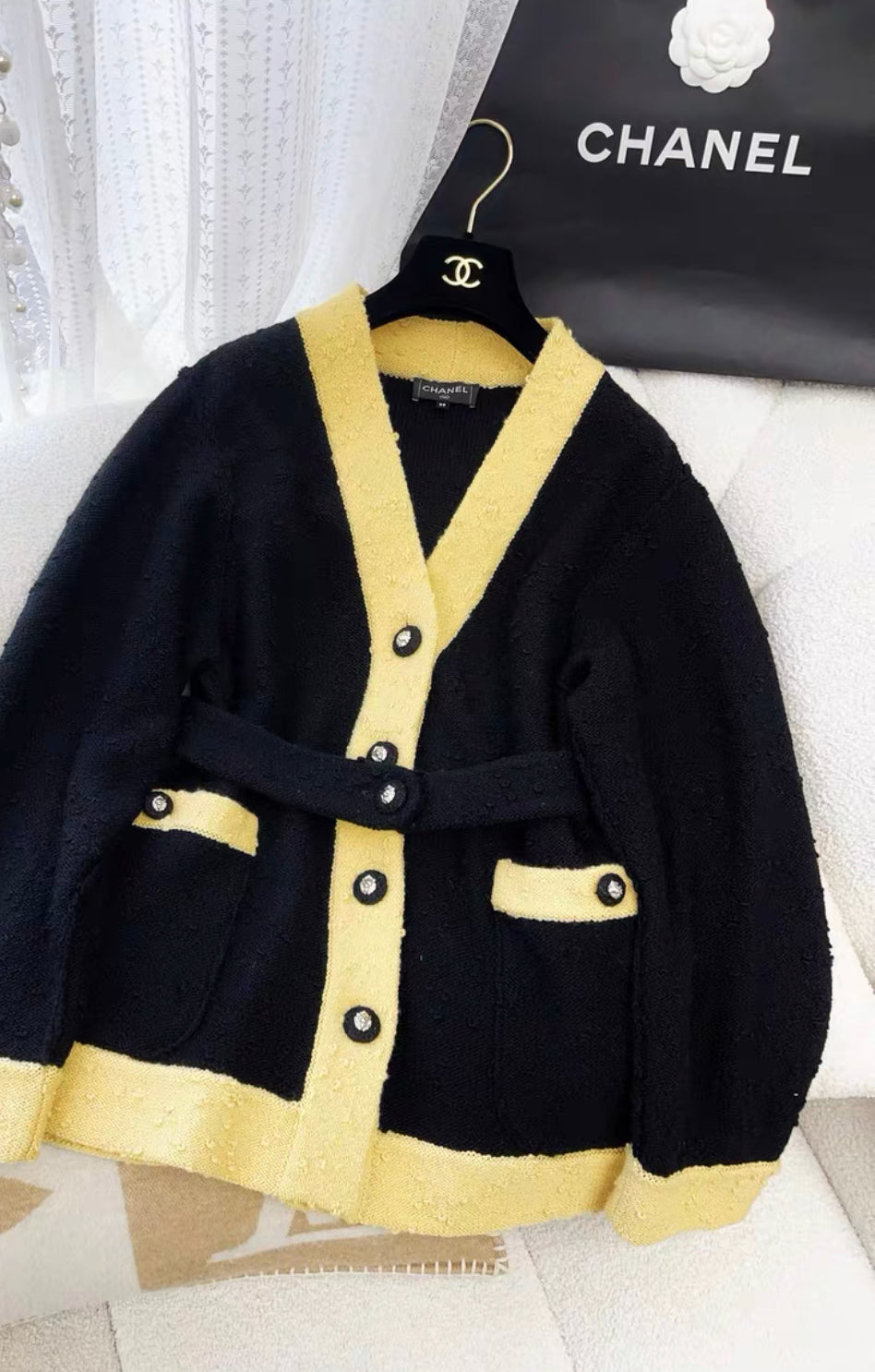 Chanel 24k igan in Wool Black & Light Yellow size 38