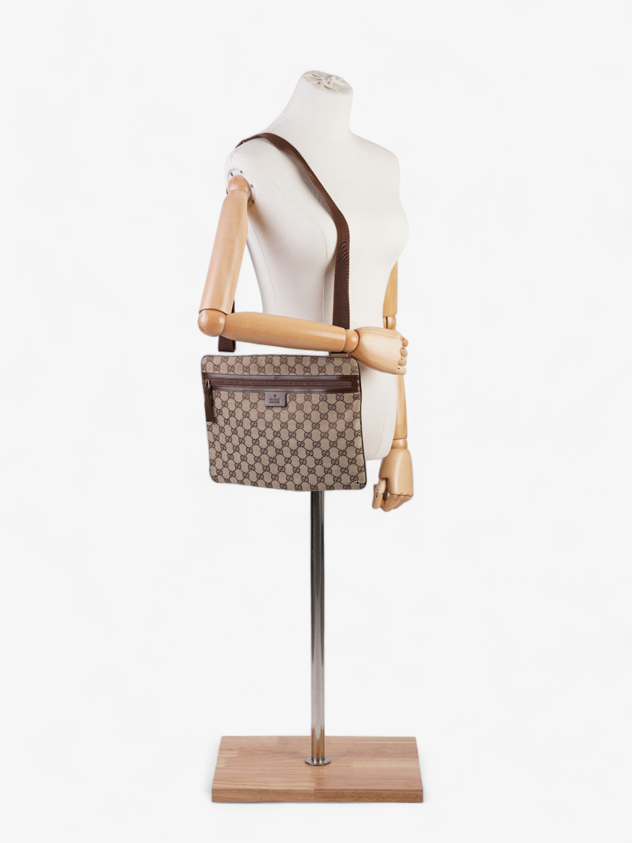 Gucci Flat Messenger Bag GG Supreme Canvas