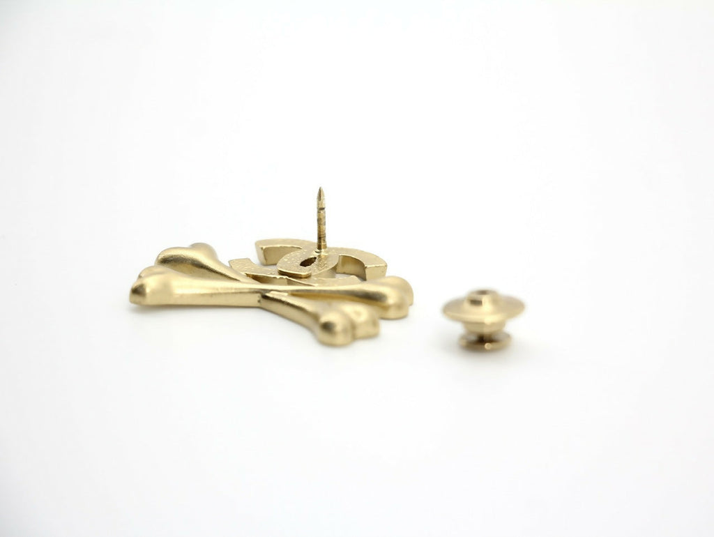 Chanel Vintage 03P Enamel White Skull Brooch