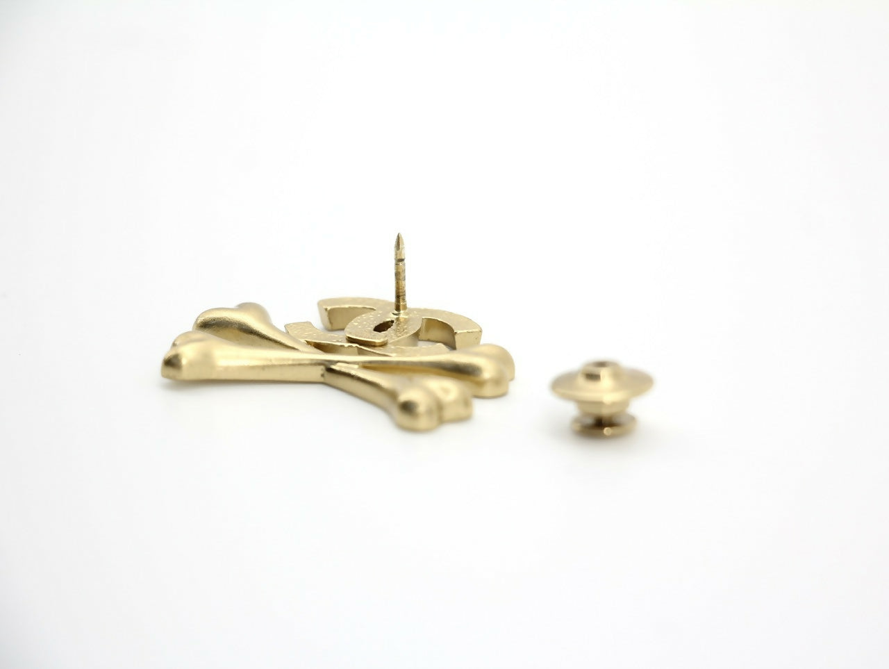 Chanel Vintage 03P Enamel White Skull Brooch