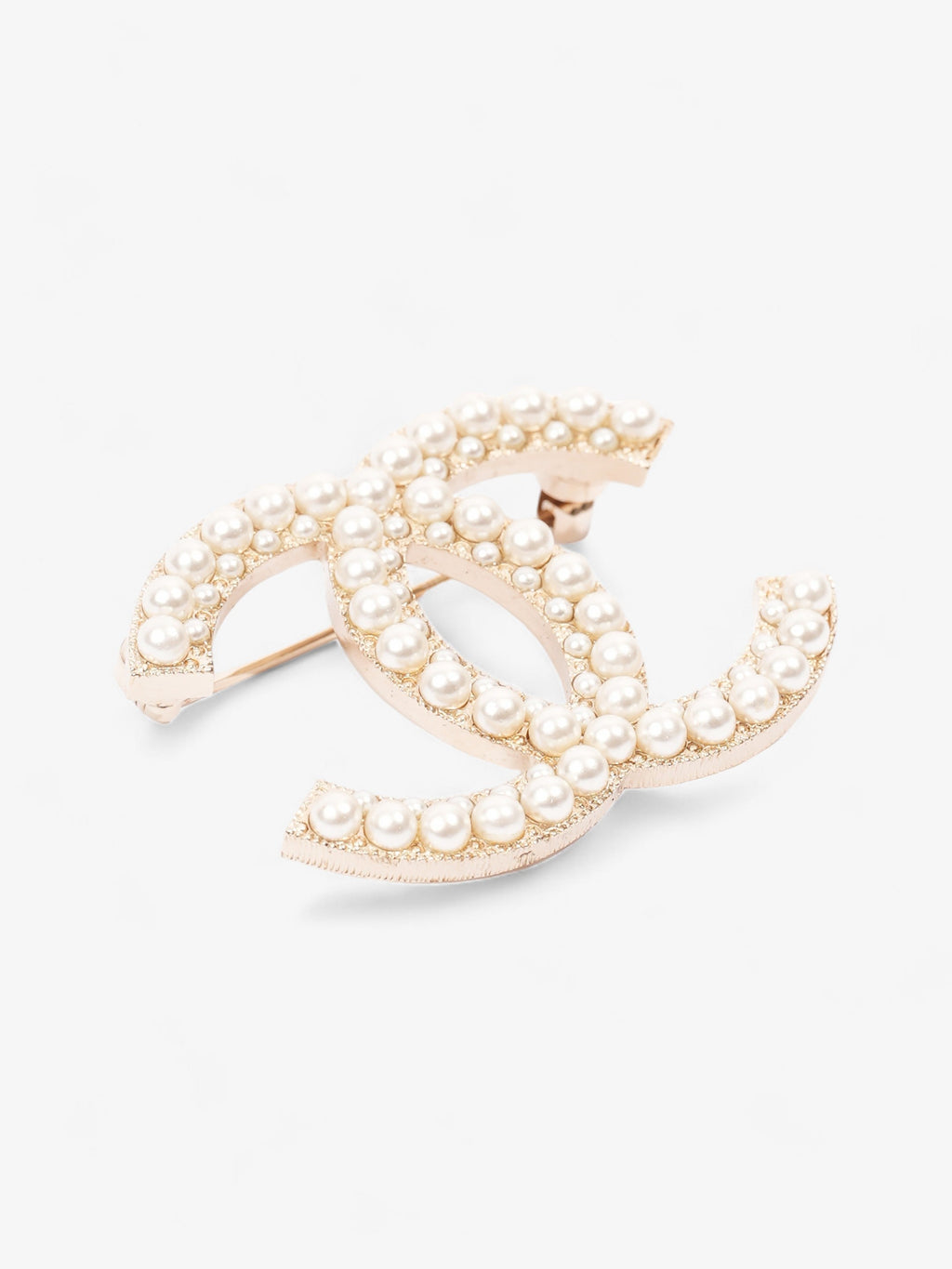 Chanel CC Pearl Brooch Gold Tone / Pearl Base Metal