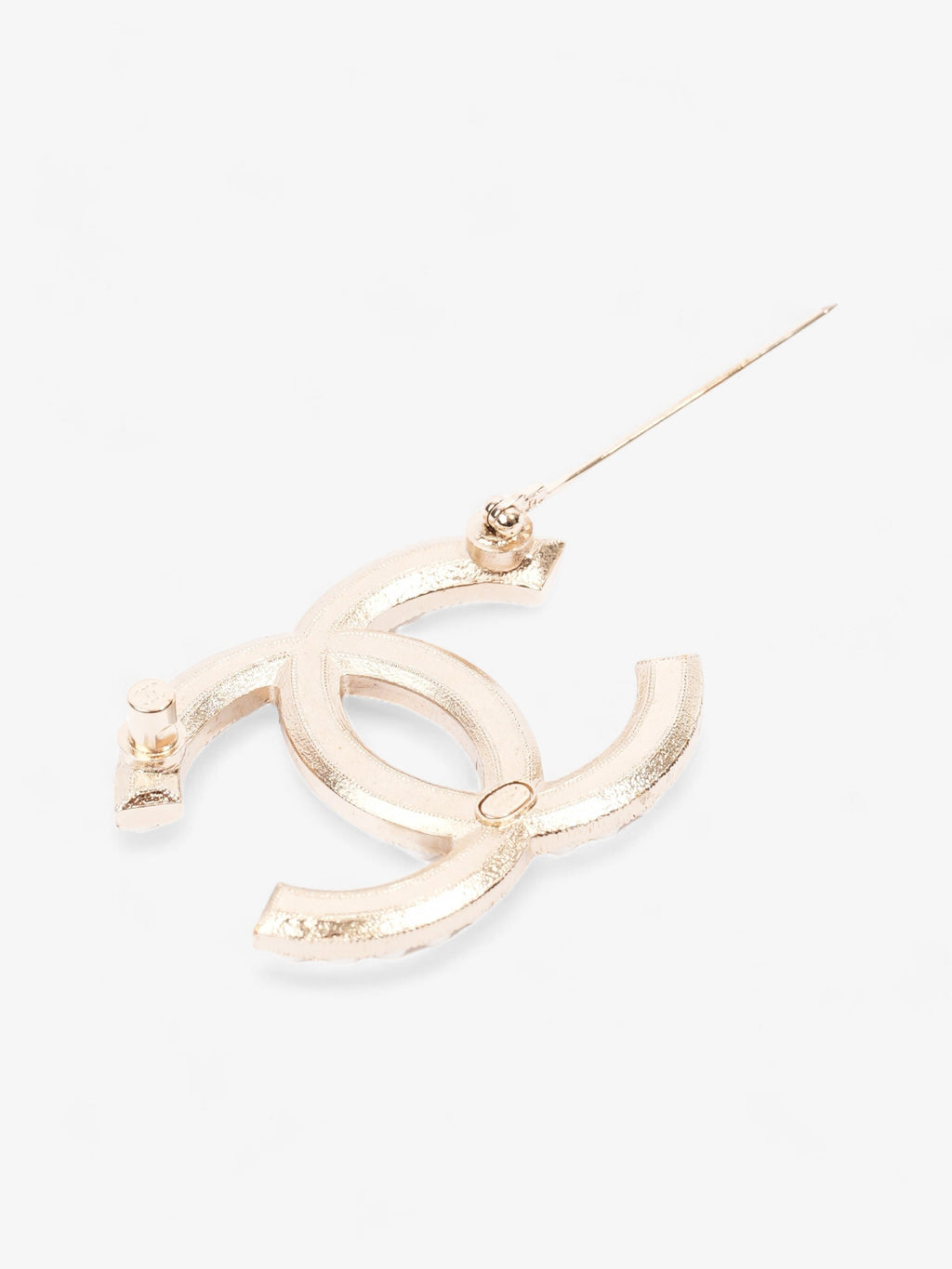 Chanel CC Pearl Brooch Gold Tone / Pearl Base Metal