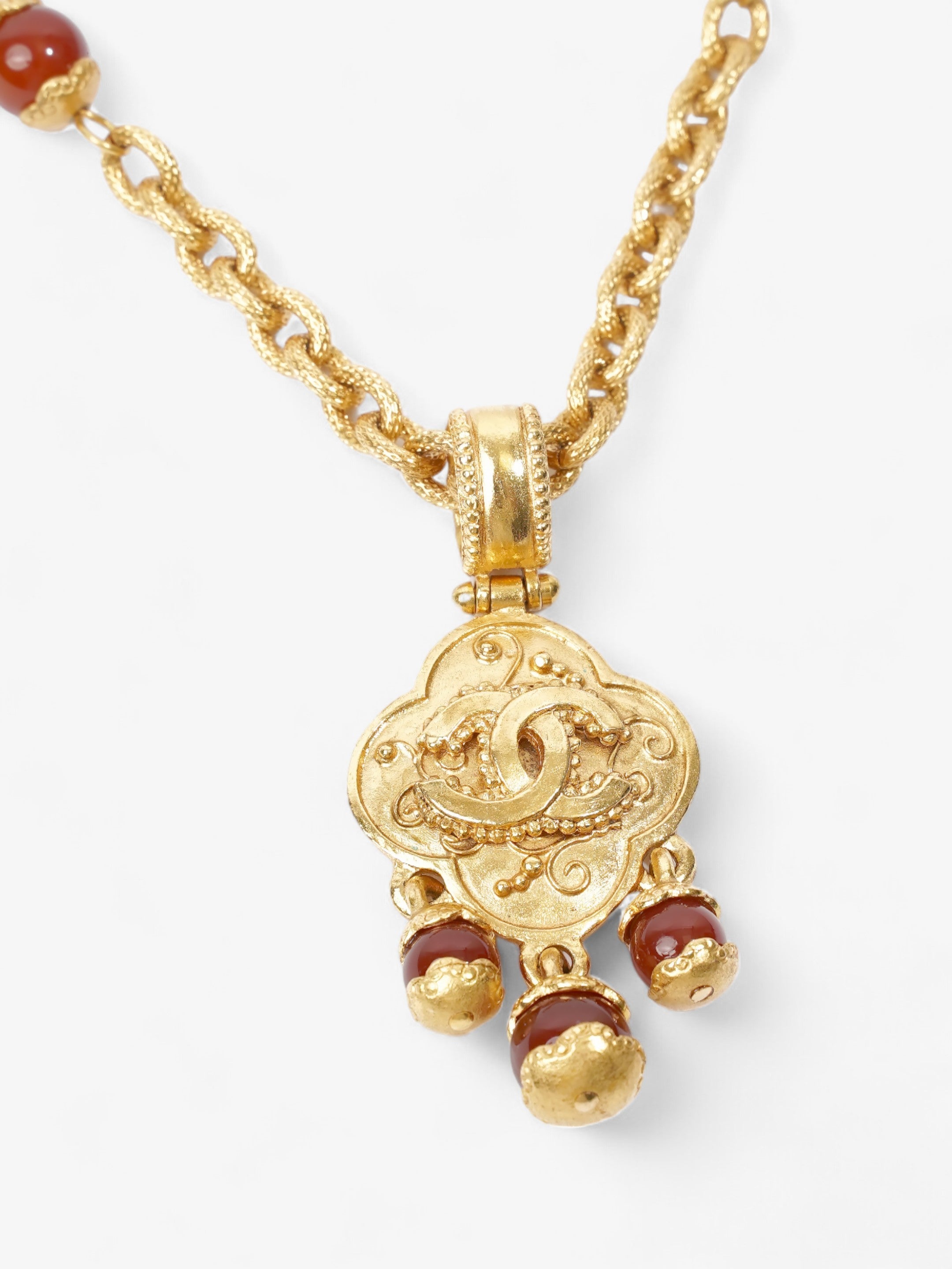 Chanel CC Pendant Chain Gold / Burgundy Base Metal