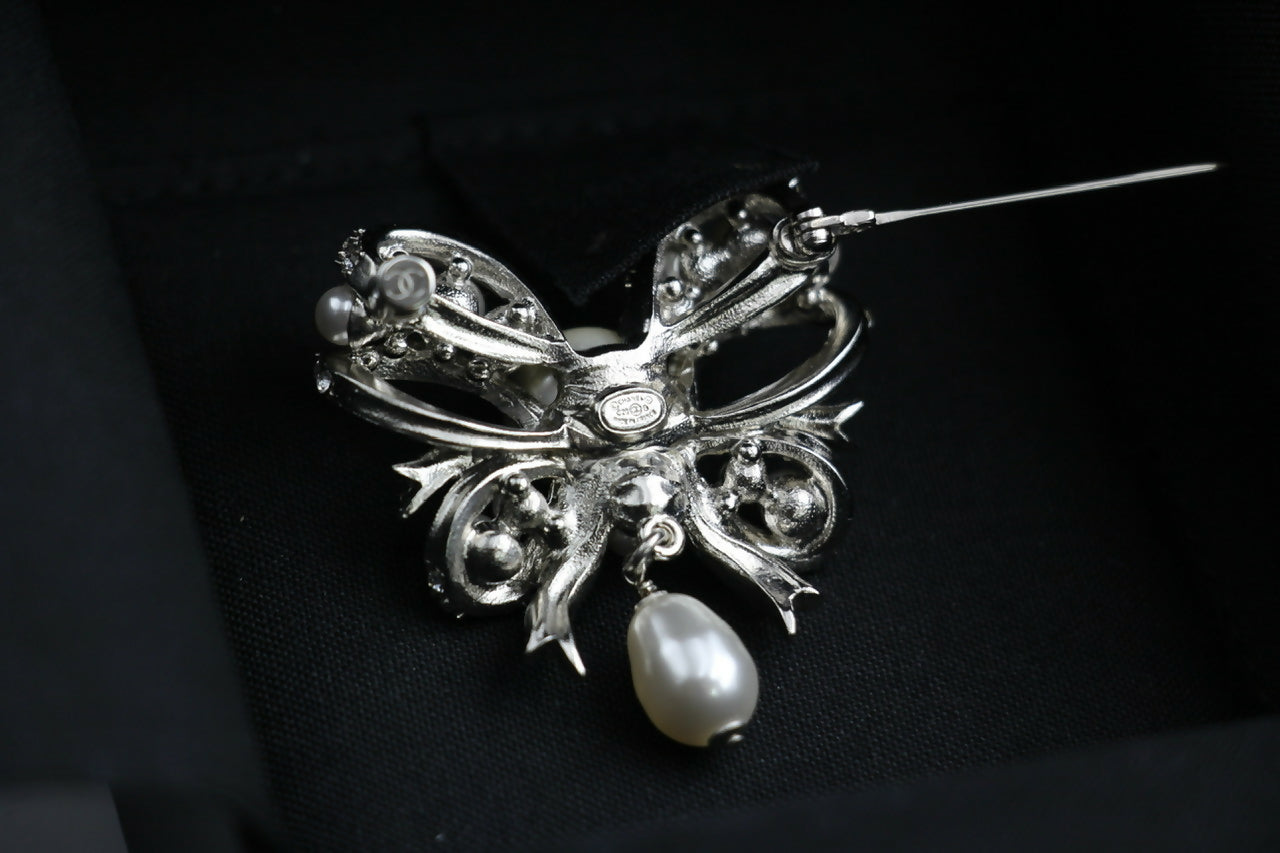 Chanel C20B Imitation Pearl Bow Brooch