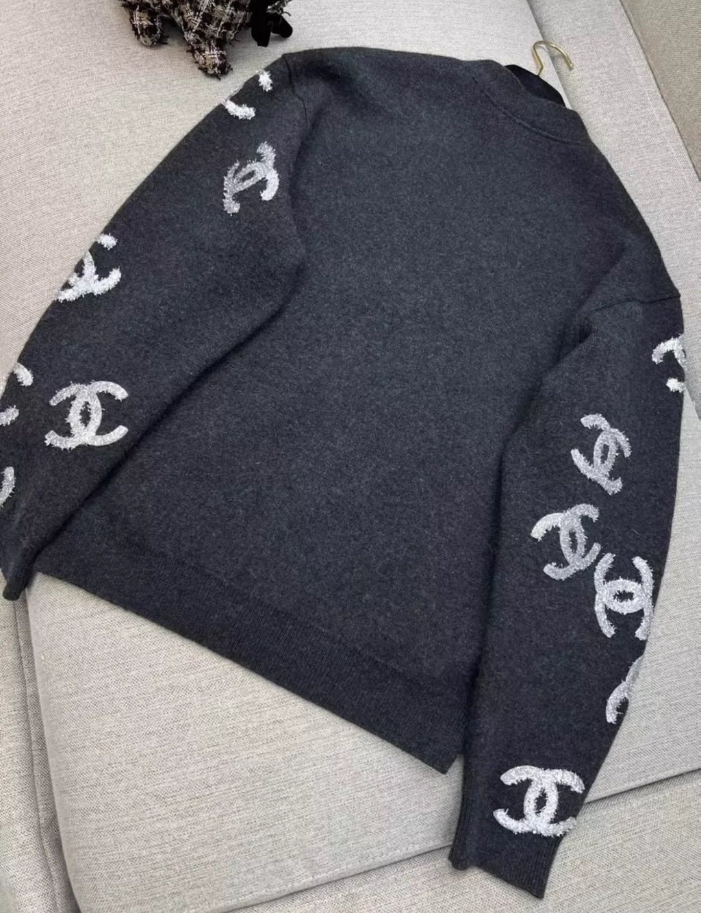 CHANEL 22A Cashmere igan